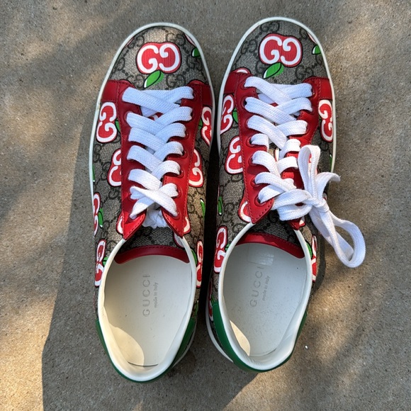 Gucci Red and White Apple Pattern Sneakers - Picture 2 of 7